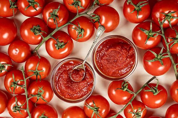 رب گوجه فرنگی همدانیان با طعم سنتی و بافت غلیظ